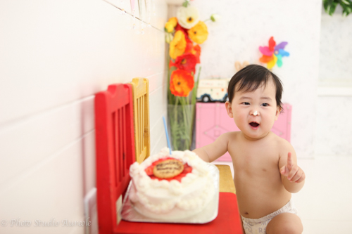 一歳誕生日一升餅を自然な写真で撮影 東京都内の子共写真スタジオ オリオール|杉並区Tくん